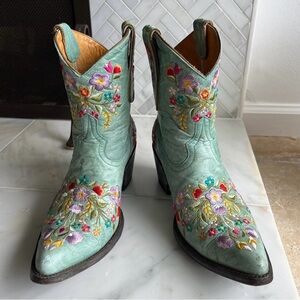 Old Gringo Sora Floral Embroidered Ankle Boots
